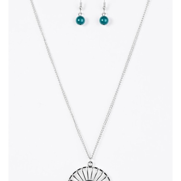 Blue and silver wheel necklace with earrings - Picture 1 of 2